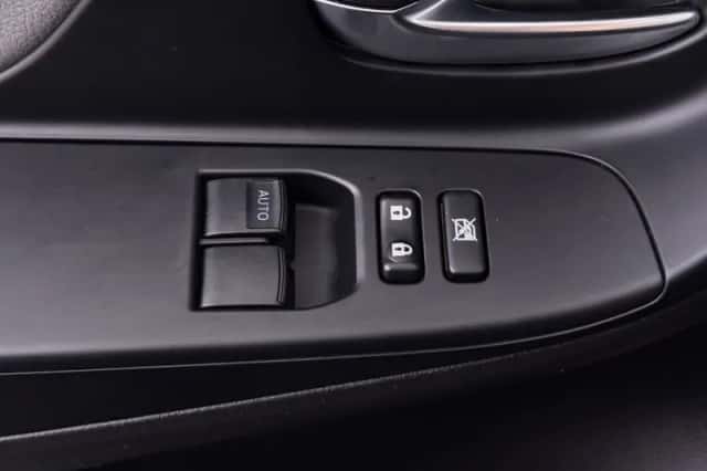 Toyota Yaris (2020) thumbnail 16