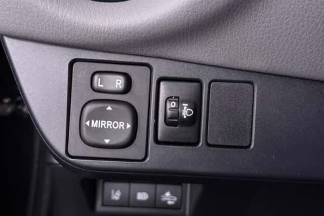 Toyota Yaris (2020) thumbnail 17