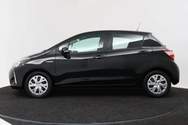 Toyota Yaris (2020) thumbnail 3