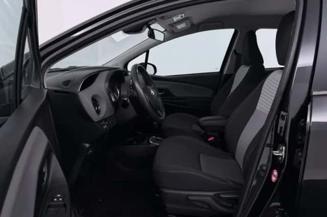 Toyota Yaris (2020) thumbnail 4