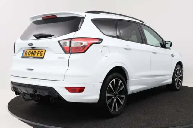 Ford Kuga (2018) thumbnail 2