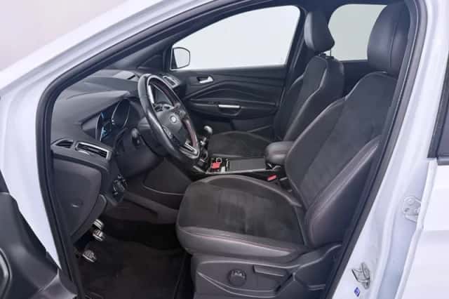 Ford Kuga (2018) thumbnail 4