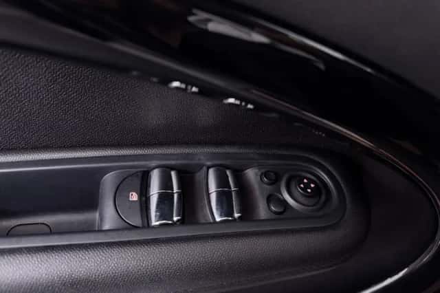MINI Countryman (2013) thumbnail 4