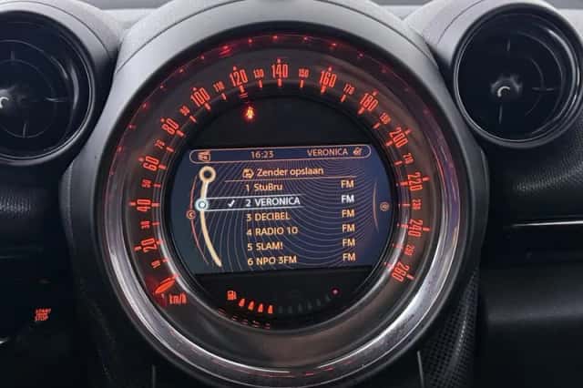 MINI Countryman (2013) thumbnail 10