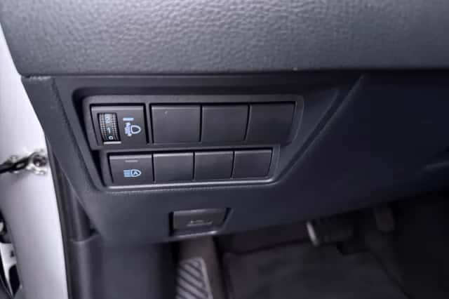Toyota Yaris (2021) thumbnail 5