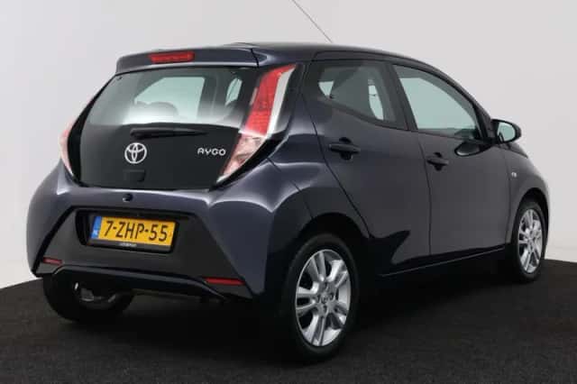 Toyota Aygo (2015) thumbnail 2