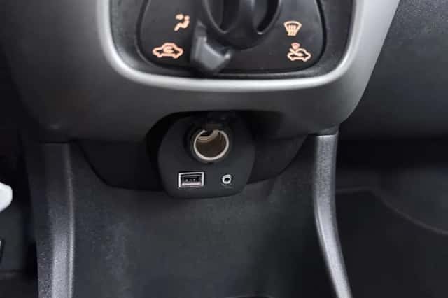 Toyota Aygo (2015) thumbnail 11
