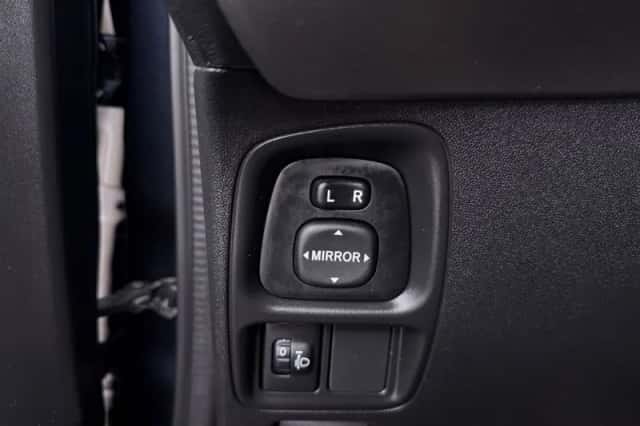 Toyota Aygo (2015) thumbnail 17