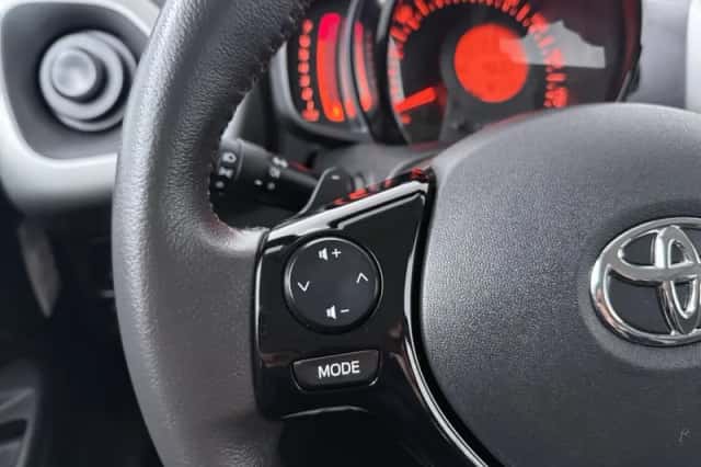 Toyota Aygo (2015) thumbnail 22