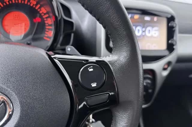 Toyota Aygo (2015) thumbnail 23