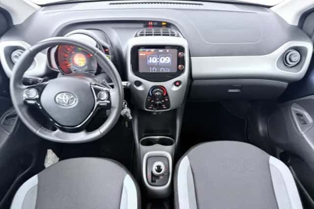 Toyota Aygo (2015) thumbnail 5