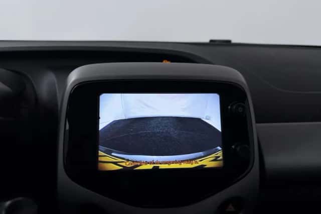 Toyota Aygo (2015) thumbnail 8