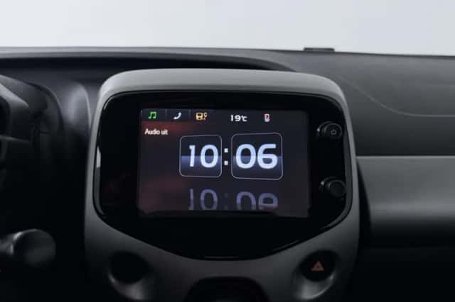 Toyota Aygo (2015) thumbnail 9