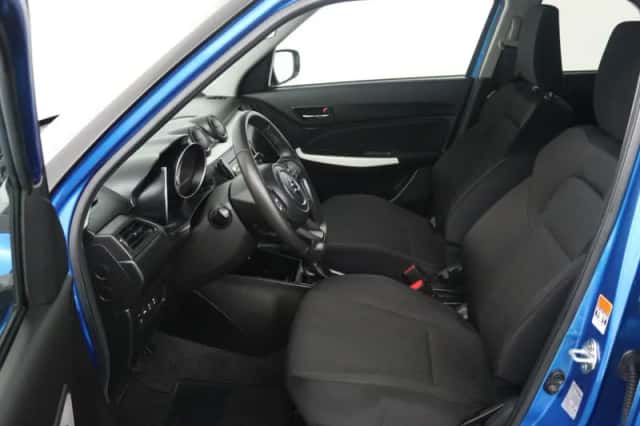 Suzuki Swift (2024) thumbnail 4