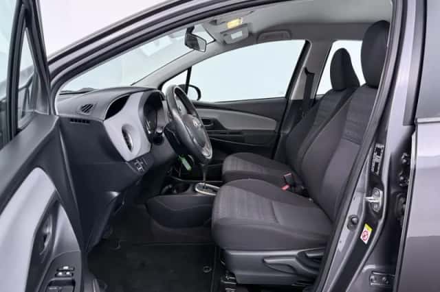 Toyota Yaris (2016) thumbnail 4
