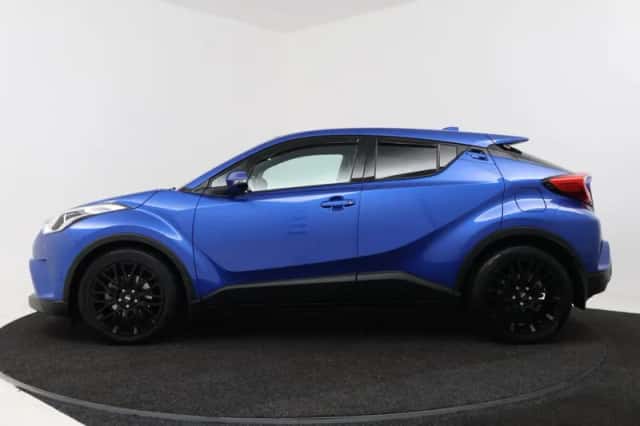 Toyota C-HR (2018) thumbnail 3