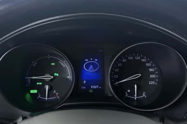 Toyota C-HR (2018) thumbnail 6