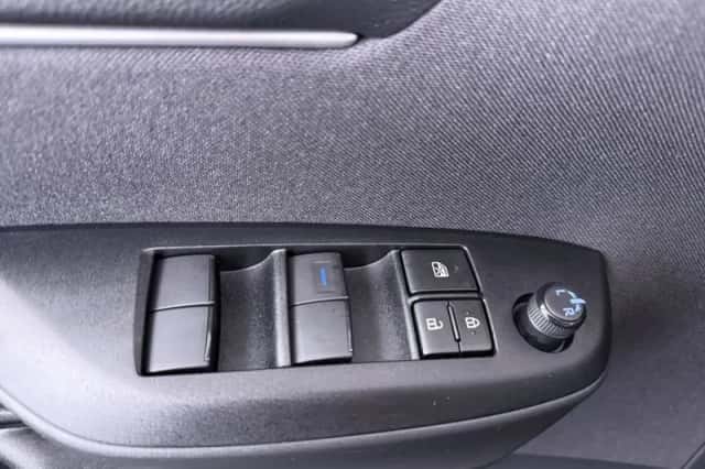 Mazda 2_Hybrid (2023) thumbnail 4