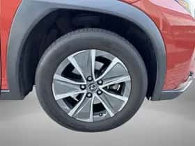 Lexus UX (2020) thumbnail 8