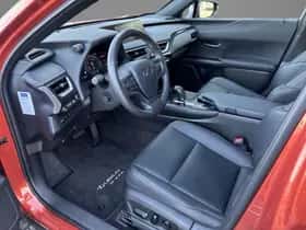 Lexus UX (2020) thumbnail 9