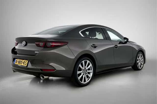 Mazda 3 (2021) thumbnail 2