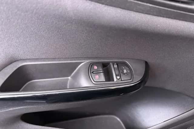 Opel Corsa (2019) thumbnail 4