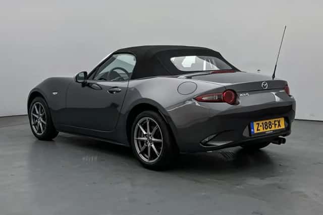 Mazda MX-5 (2023) thumbnail 2