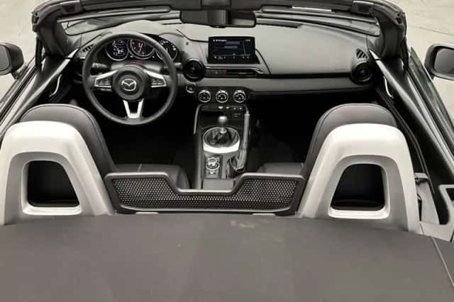 Mazda MX-5 (2023) thumbnail 3