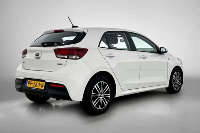 Kia Rio (2018) thumbnail 2