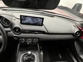 Mazda MX-5 (2024) thumbnail 4