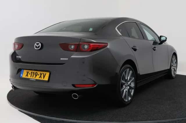Mazda 3 (2024) thumbnail 2