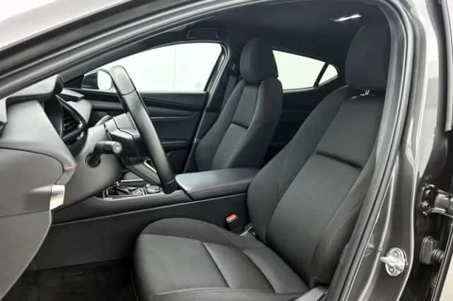 Mazda 3 (2024) thumbnail 16