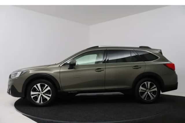 Subaru Outback (2021) thumbnail 3