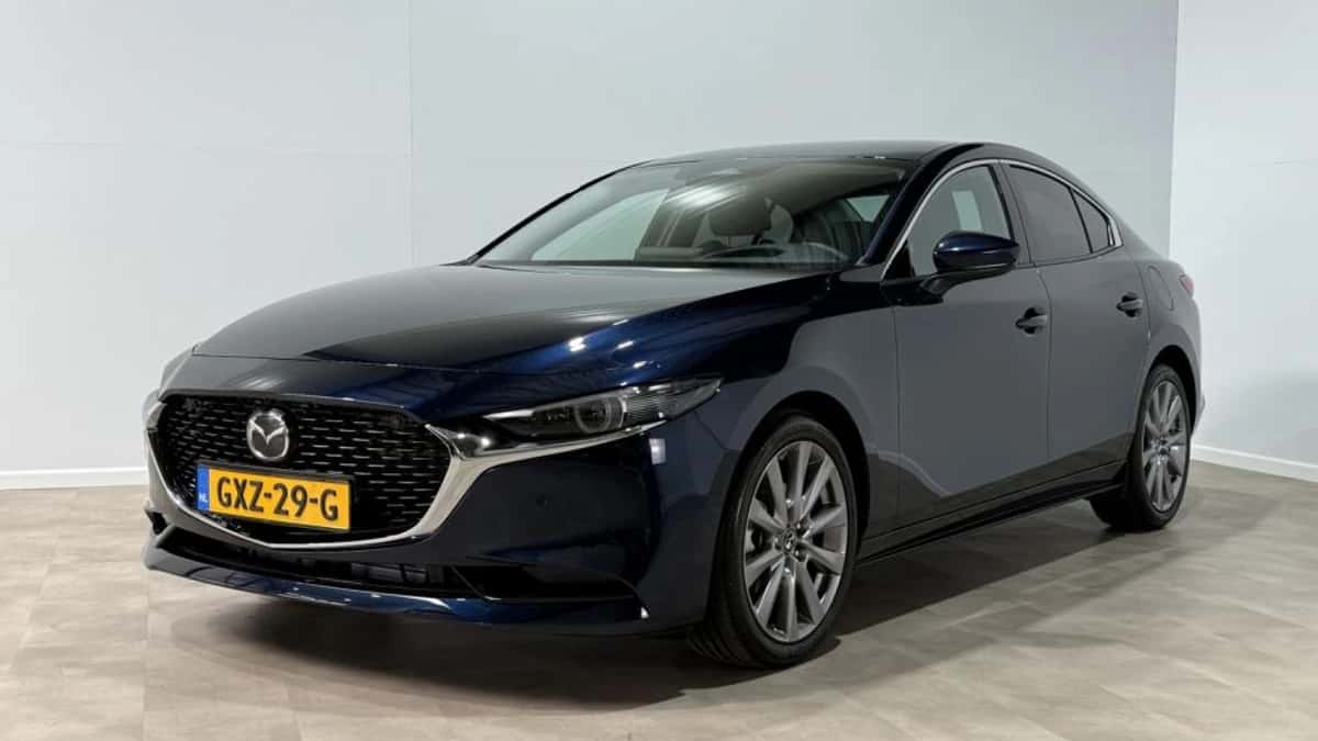 Mazda 3 (2024) — foto 1