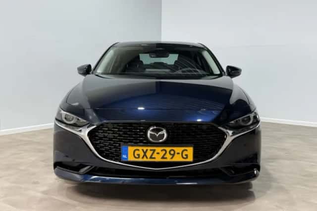 Mazda 3 (2024) thumbnail 2