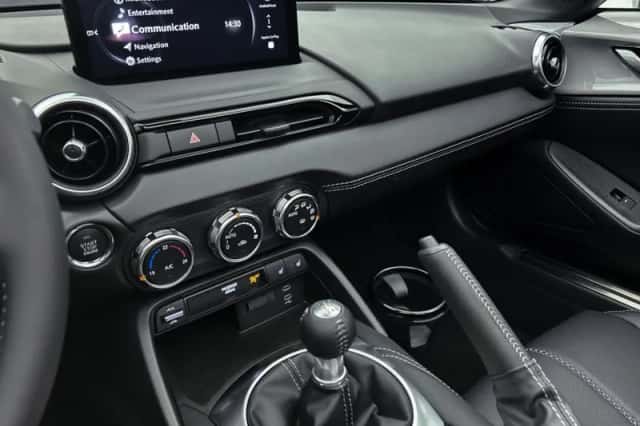 Mazda MX-5 (2025) thumbnail 5