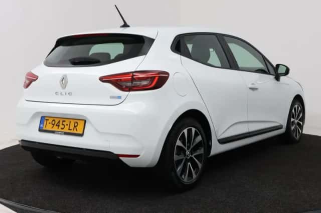 Renault Clio (2023) thumbnail 2