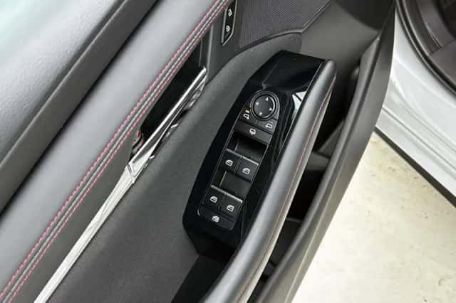 Mazda 3 (2024) thumbnail 22