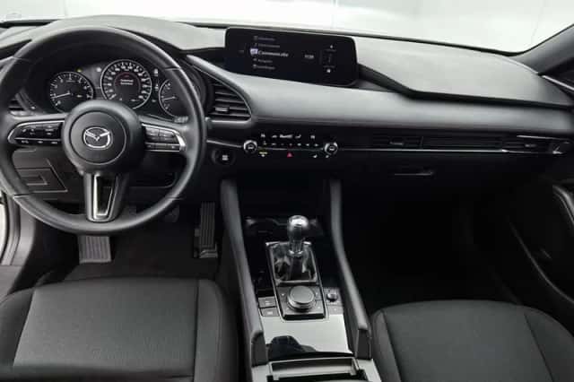Mazda 3 (2024) thumbnail 4
