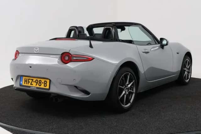 Mazda MX-5 (2025) thumbnail 2