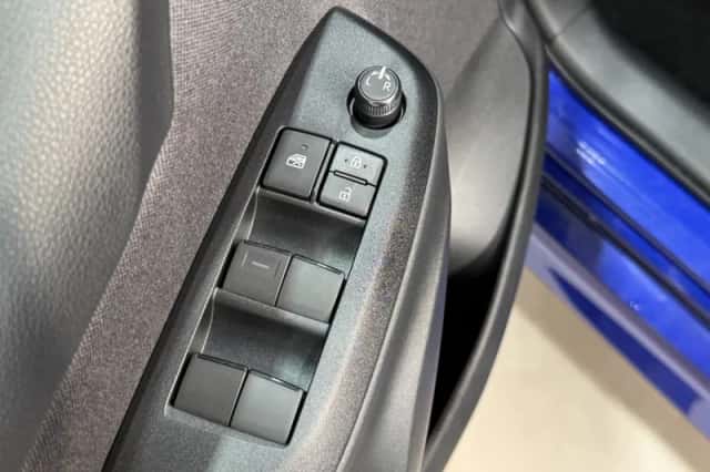 Mazda 2_Hybrid (2025) thumbnail 17