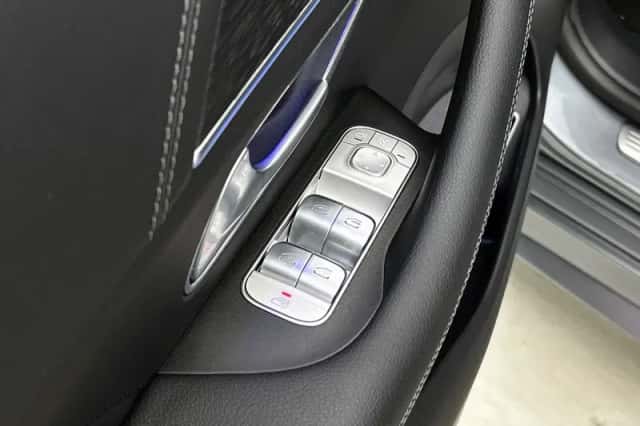 Mercedes-Benz GLE (2025) thumbnail 25