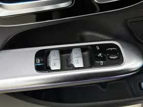 Mercedes-Benz EQE (2024) thumbnail 24