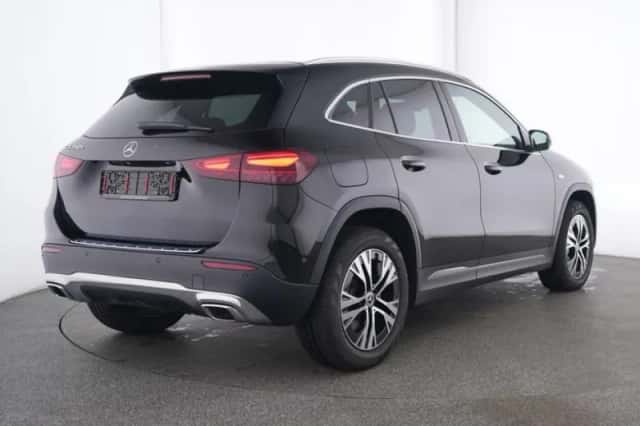 Mercedes-Benz GLA (2025) thumbnail 2