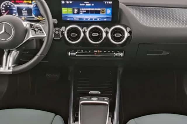Mercedes-Benz GLA (2025) thumbnail 4