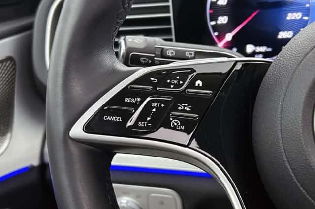 Mercedes-Benz GLE (2025) thumbnail 16