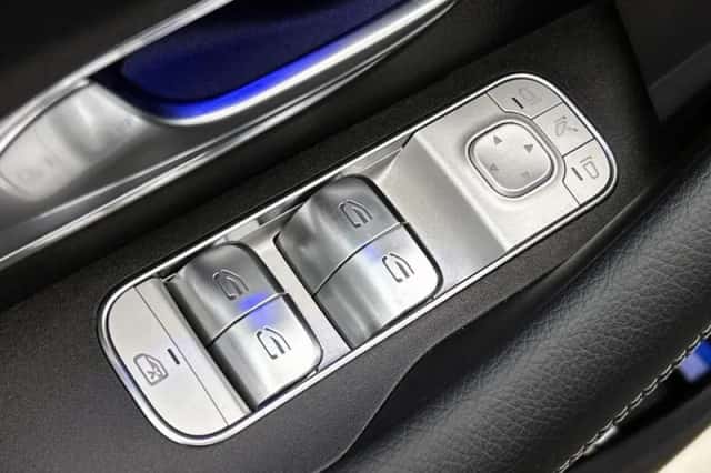 Mercedes-Benz GLE (2025) thumbnail 24