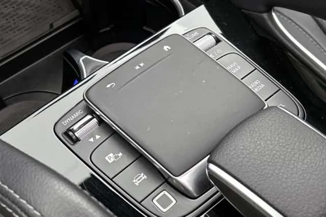 Mercedes-Benz GLE (2025) thumbnail 8
