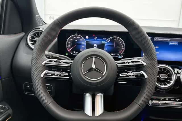 Mercedes-Benz GLA (2025) thumbnail 9