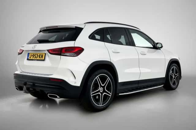 Mercedes-Benz GLA (2020) thumbnail 2